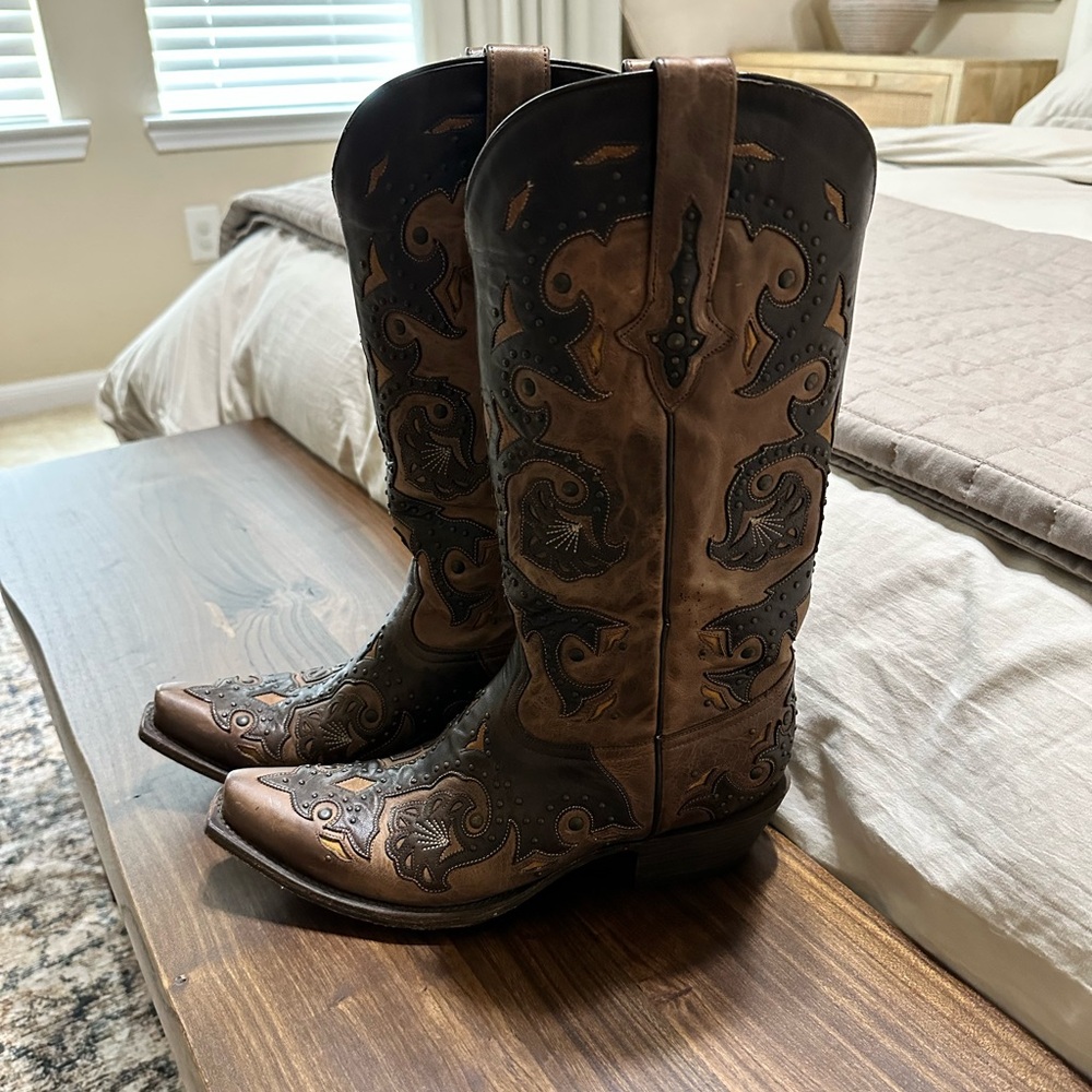 NWOT Womens Lucchese Fiona Stud Western Boots